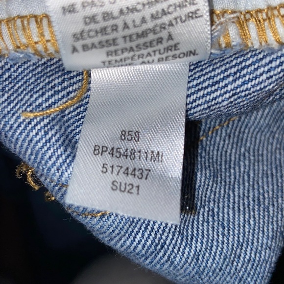 Women’s bp high waisted embroidered mom jean. Size 28. - Picture 13 of 16